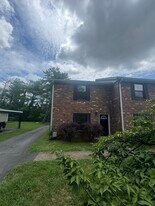 1306 Huntington Dr, Unit D in Murfreesboro, TN - Building Photo
