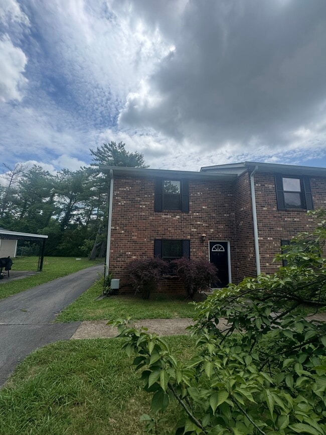 1306 Huntington Dr, Unit D