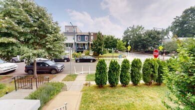 1700 D St SE in Washington, DC - Building Photo - Building Photo