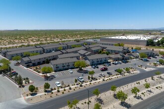 Desert Sky Townhomes in El Paso, TX - Foto de edificio - Building Photo