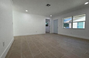 736 Neil Rd in West Palm Beach, FL - Building Photo - Building Photo