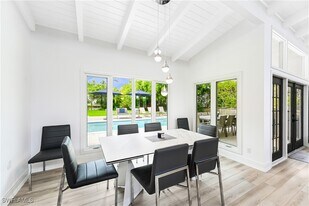 134 16th Ave S in Naples, FL - Building Photo