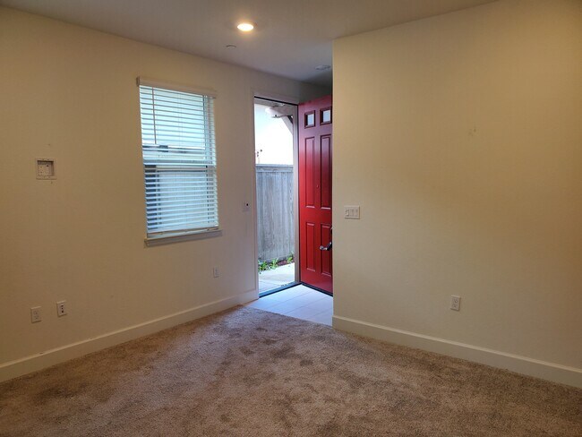 5632 Drifton Way, Unit 1 Drifton 5632 in Sacramento, CA - Building Photo - Building Photo