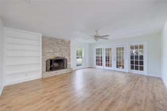 8835 Tallwood Dr in Austin, TX - Building Photo - Building Photo