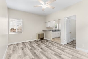 119 Orange Ave in Long Beach, CA - Building Photo