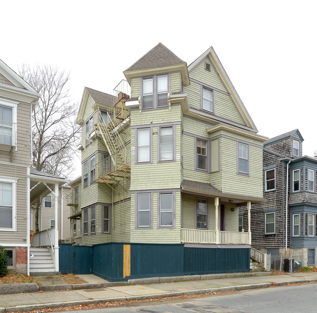 393 Pleasant St in New Bedford, MA - Building Photo - Building Photo