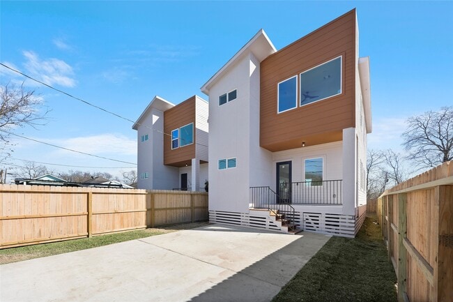 2208 Des Chaumes St in Houston, TX - Building Photo - Building Photo