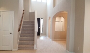 4413 Shady Hl Ln in Pflugerville, TX - Foto de edificio - Building Photo