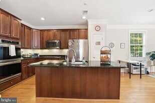 3826 Elmwood Towne Way in Alexandria, VA - Building Photo