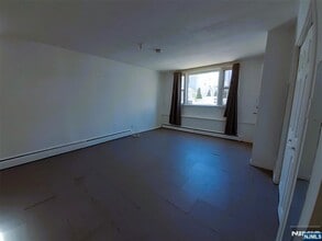 55 Ridgefield Ave in Ridgefield Park, NJ - Building Photo - Building Photo
