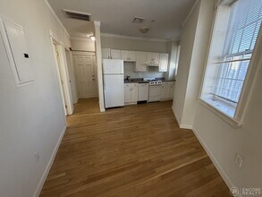 4 Bishop Allen Dr, Unit 2 in Cambridge, MA - Foto de edificio - Building Photo