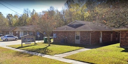 46 Iris Ln in Westwego, LA - Building Photo - Building Photo
