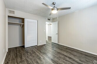 CasaDova Apartments in Kenneth City, FL - Building Photo - Building Photo
