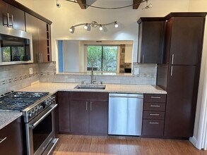 1593 Ashwood Dr in Martinez, CA - Foto de edificio - Building Photo
