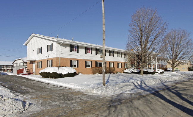 Westmore Apartments in Kenosha, WI - Building Photo - Building Photo