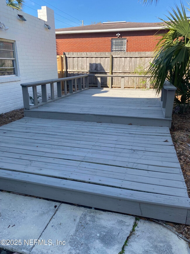 605 2nd St N in Jacksonville Beach, FL - Building Photo - Building Photo