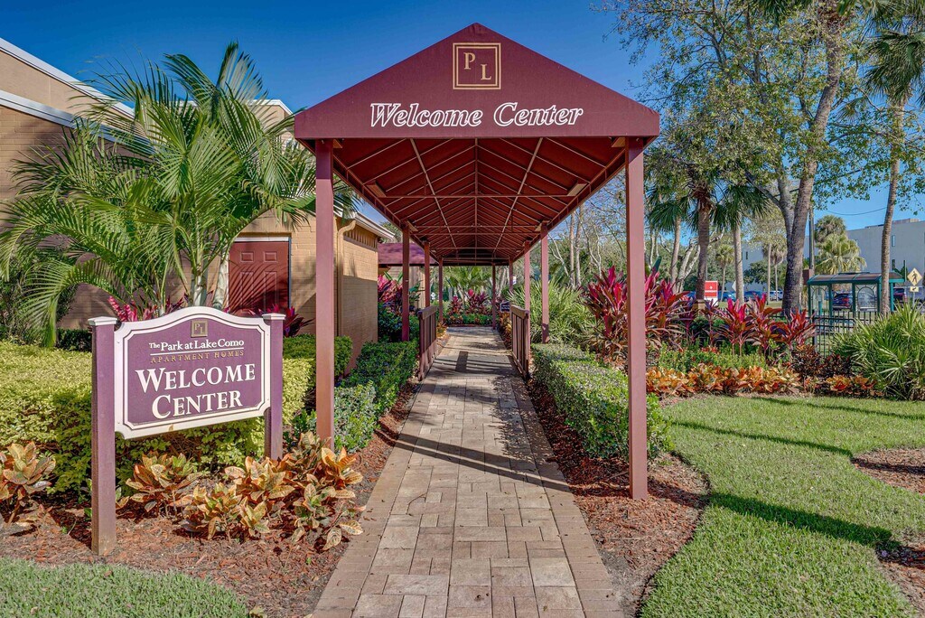 The Park at Lake Como Apartments in Tampa, FL
