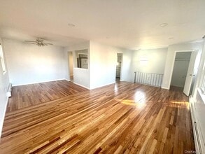 441 Atlantic Ave, Unit 2 in East Rockaway, NY - Foto de edificio - Building Photo