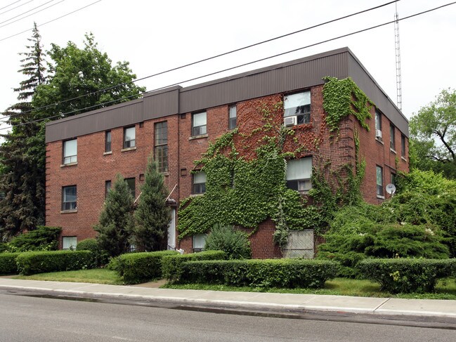 872 Millwood Rd in Toronto, ON - Building Photo - Primary Photo