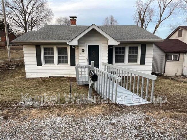 property at 407 W Van Buren St