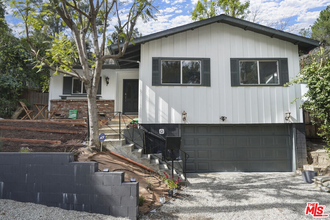 5063 Tendilla Ave in Los Angeles, CA - Building Photo