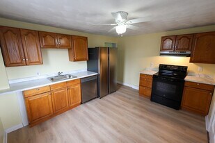 60 Essex St, Unit 2 in Revere, MA - Building Photo