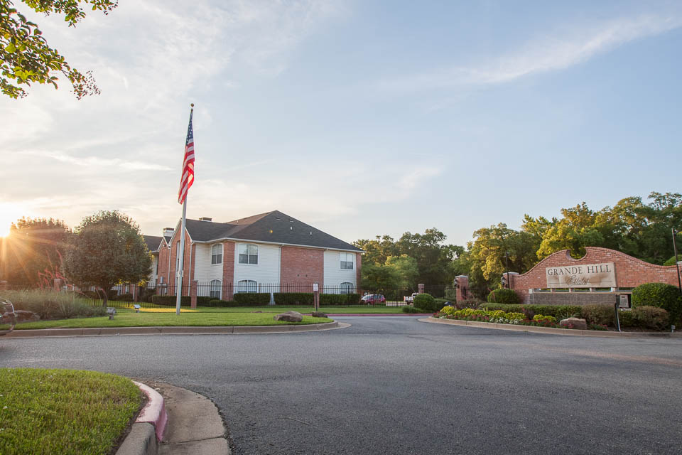 Grande Hill Estates in Tyler, TX - Building Photo