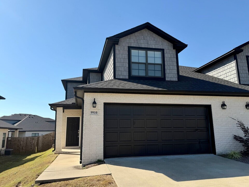 9910 Landry Dr in Fort Smith, AR - Building Photo