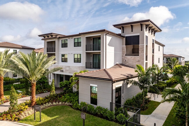 Mosaic Palms in Wellington, FL - Building Photo - Building Photo