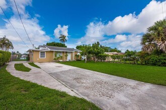 3 Miller Rd in Palm Springs, FL - Building Photo - Building Photo