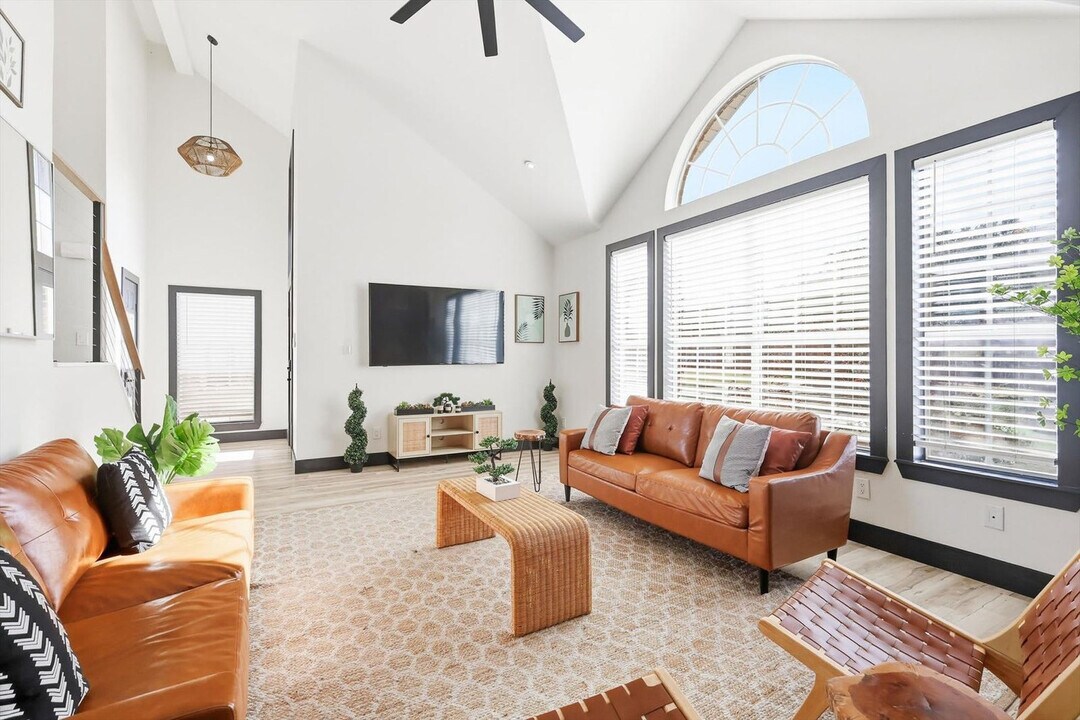 6440 Knoll Ridge Dr in Dallas, TX - Building Photo