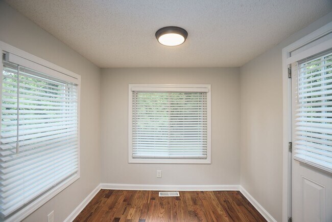 1235 Beechview Dr SE in Atlanta, GA - Building Photo - Building Photo