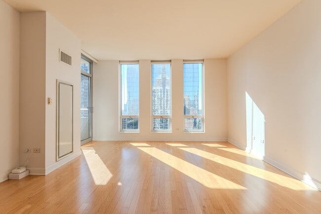 1250 S Michigan Ave, Unit 2104 in Chicago, IL - Building Photo - Building Photo