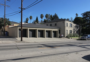 2150 N Commonwealth Ave in Los Angeles, CA - Foto de edificio - Building Photo