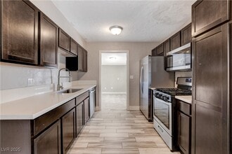 2641 N Arrowhead St in North Las Vegas, NV - Building Photo - Building Photo