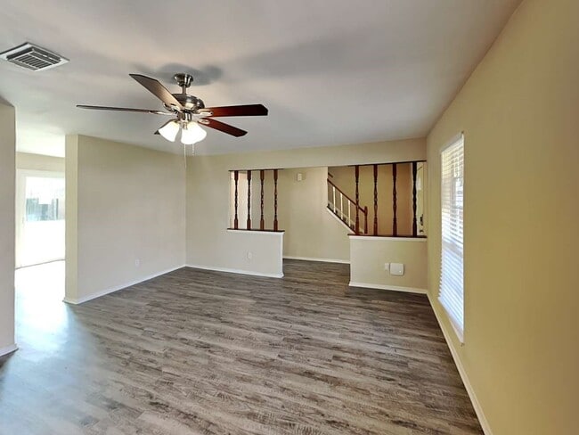 property at 2022 Oak Shores Dr