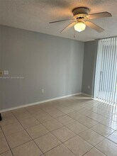 655 SW 111th Way in Pembroke Pines, FL - Foto de edificio - Building Photo