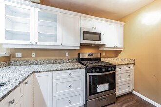 60 Barrington Ave in Nashua, NH - Building Photo - Building Photo