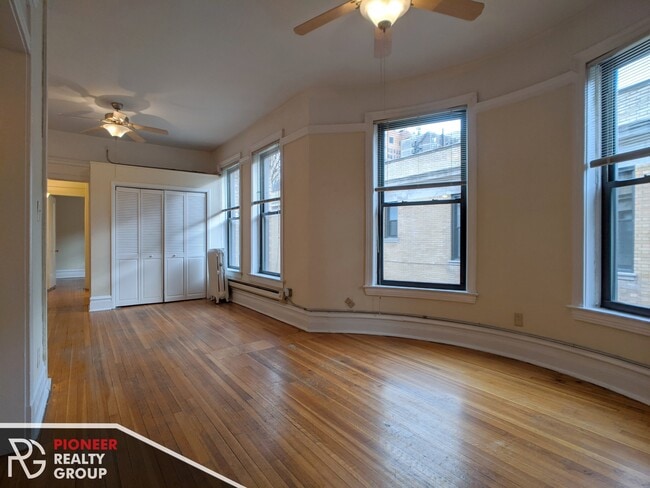 1224 N Dearborn St, Unit 1216-B3 in Chicago, IL - Building Photo - Building Photo