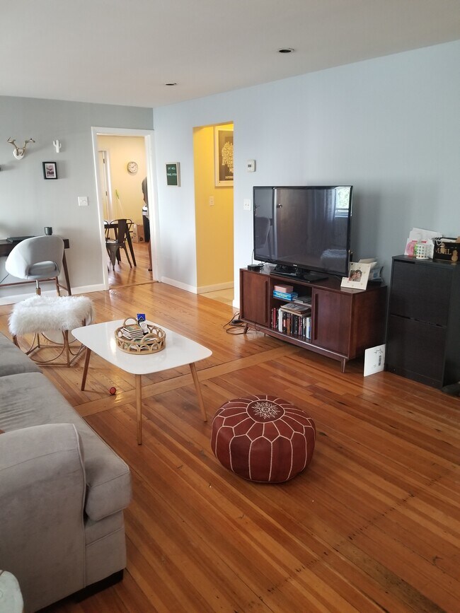 32 Frankfort St, Unit 2 in Boston, MA - Building Photo - Building Photo