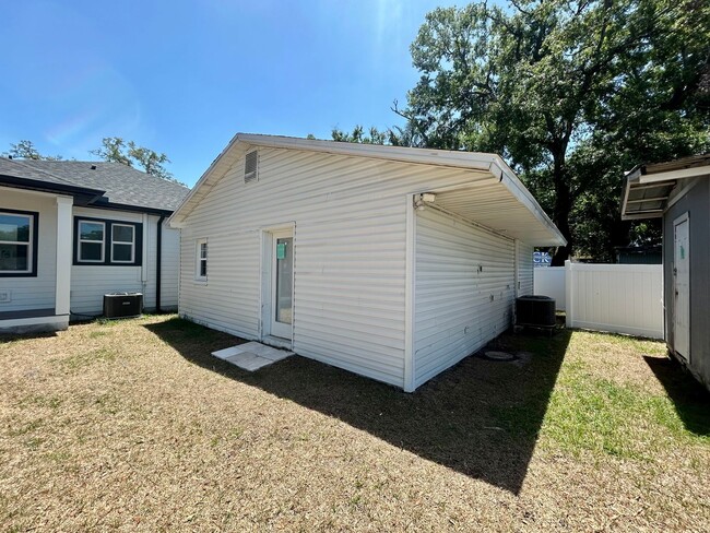 property at 6712 N Harer St