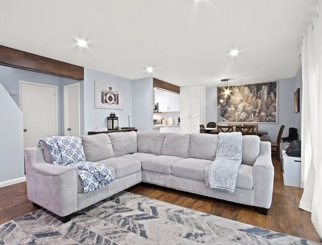 358 Miraleste Dr in Los Angeles, CA - Building Photo - Building Photo