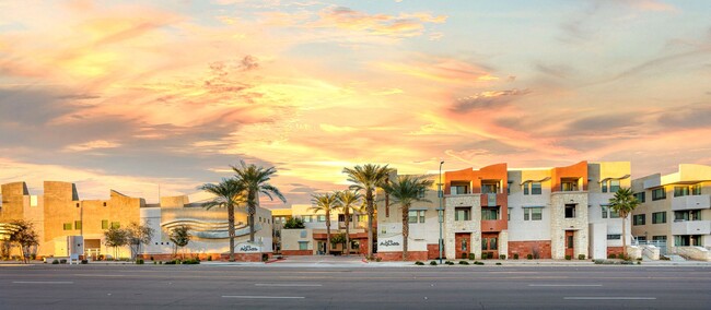 Las Aguas Apartments in Scottsdale, AZ - Building Photo - Building Photo