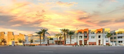 Las Aguas Apartments in Scottsdale, AZ - Foto de edificio - Building Photo