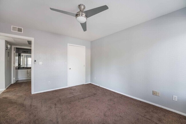 5211 Caspian Springs Dr in Las Vegas, NV - Building Photo - Building Photo