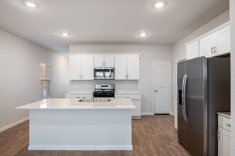 240 New Albany Ln in San Marcos, TX - Building Photo - Building Photo