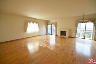 11737 Darlington Ave in Los Angeles, CA - Building Photo - Building Photo
