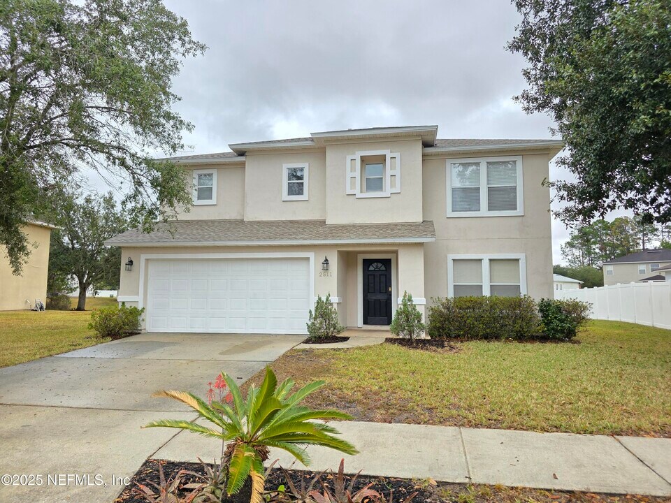 2511 Britney Lakes Ln in Jacksonville, FL - Building Photo