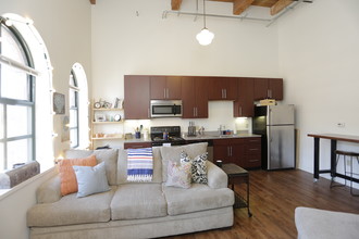 Lucas Place Lofts in Kansas City, MO - Foto de edificio - Interior Photo