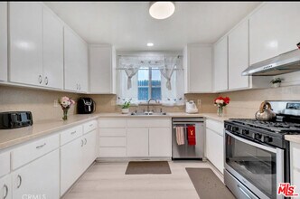 7701 Baird Ave in Los Angeles, CA - Building Photo - Building Photo